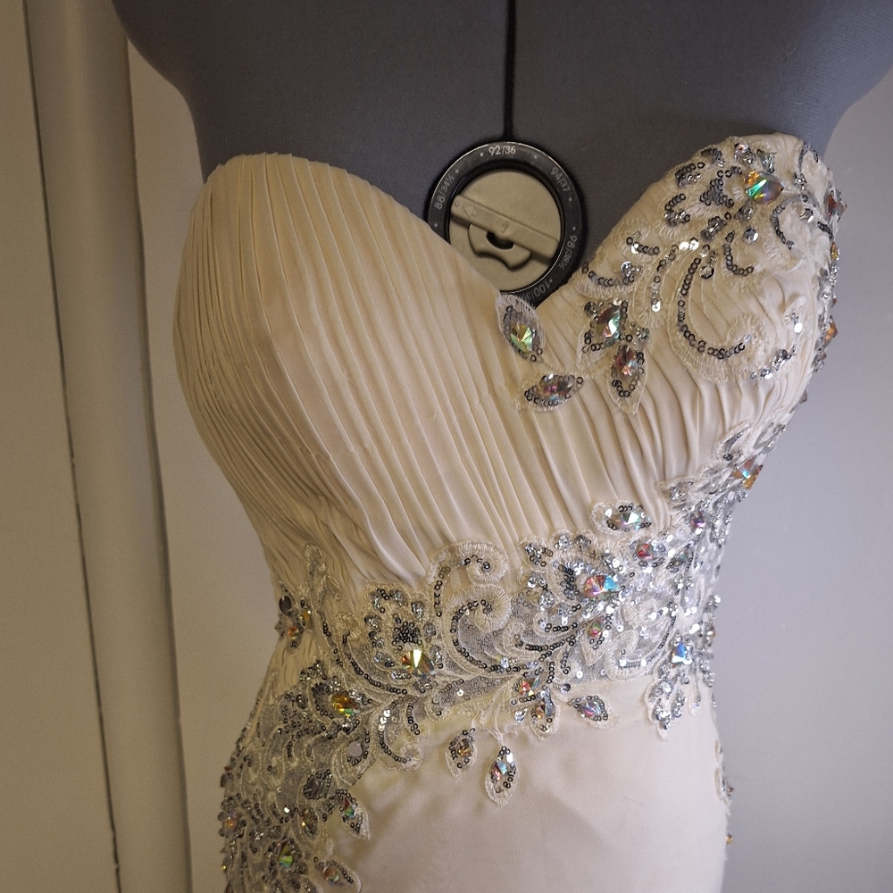 By Johnny Cream and Silver Strapless Gown with Sweetheart Neckline Size 4 - Picture 10 of 12